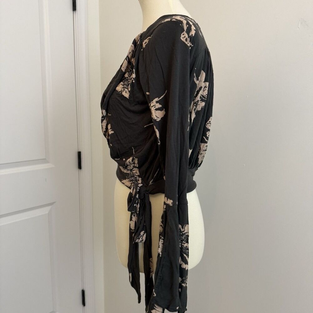 Free People Women's Fiona Floral Boho Black Wrap Blouse Size‎ XS Bell Sleeve - Picture 4 of 10